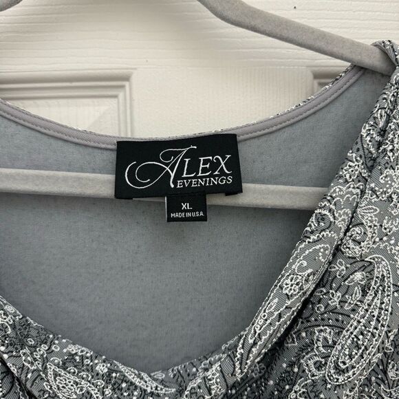 NWT Alex Evenings Women’s Shell Shirt Size XL Silver Sparkly Paisley Floral - Picture 3 of 5